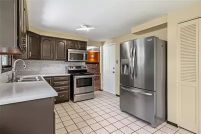 6111 Great Dane Dr, Bethel Park, PA 15102 - Photo 4