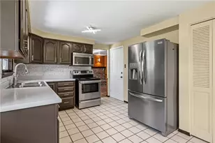 6111 Great Dane Dr, Bethel Park, PA 15102 - Photo 4