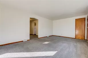 631 Charlotte Dr, Pittsburgh, PA 15236 - Photo 8