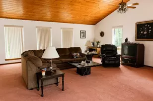 600 Edgewood, Washington Township, PA 15613 - Photo 6