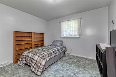 2555 Warren Rd, White Township, PA 15701 - Photo 18