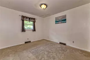 2555 Warren Rd, White Township, PA 15701 - Photo 14