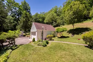2951 Phillips Dr, Lower Burrell, PA 15068 - Photo 4