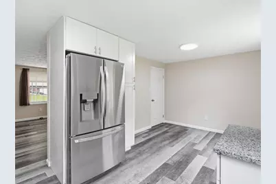5255 Elmwood Dr, Pittsburgh, PA 15227 - Photo 10
