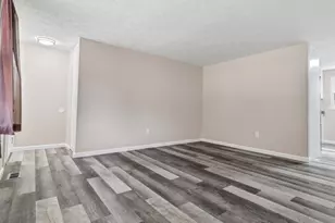 5255 Elmwood Dr, Pittsburgh, PA 15227 - Photo 8