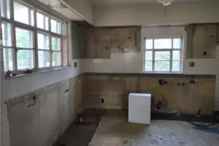 1035 Ohio St, Jeannette, PA 15644 - Photo 22
