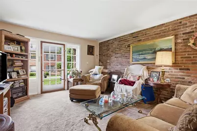 920 Margarite Dr #J, Scott Township, PA 15216 - Photo 12