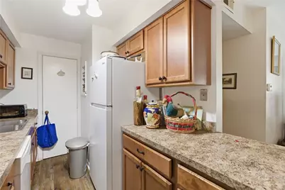 920 Margarite Dr #J, Scott Township, PA 15216 - Photo 16