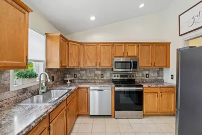 410 Lawnview Ave, Neshannock Township, PA 16105 - Photo 2