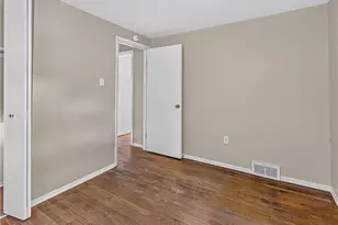 1025 Catherine Dr, Conway, PA 15027 - Photo 16