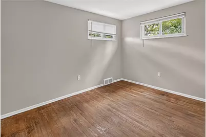 1025 Catherine Dr, Conway, PA 15027 - Photo 18