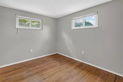 1025 Catherine Dr, Conway, PA 15027 - Photo 20