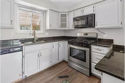 1025 Catherine Dr, Conway, PA 15027 - Photo 8