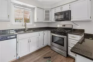 1025 Catherine Dr, Conway, PA 15027 - Photo 8