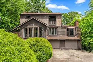 330 Klamath Dr, Robinson Twp, PA 15205 - Photo 2