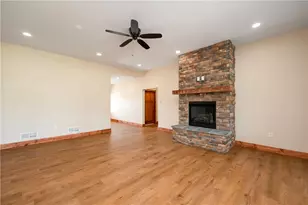 314 Nicklaus Ct, Liberty Township, PA 16127 - Photo 20