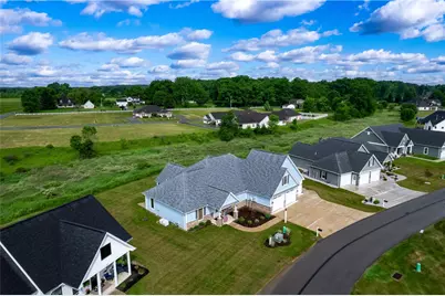 314 Nicklaus Ct, Liberty Township, PA 16127 - Photo 8