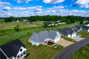 314 Nicklaus Ct, Liberty Township, PA 16127 - Photo 8