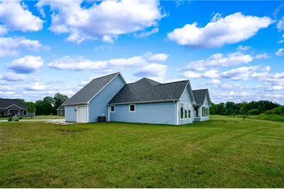 314 Nicklaus Ct, Liberty Township, PA 16127 - Photo 6