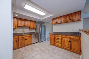 1342 Quail Run Cir, Bethel Park, PA 15102 - Photo 8