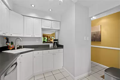 2034 Swallow Hill Road #307, Scott Township, PA 15220 - Photo 12