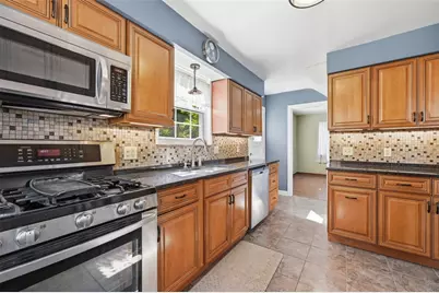 919 Tropical Ave, Beechview, PA 15216 - Photo 16
