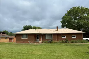 52 Edgewood Dr, Pymatuning Township, PA 16125 - Photo 1