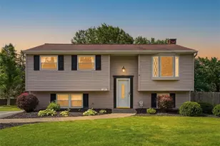 320 Sunridge Dr, Economy, PA 15042 - Photo 1
