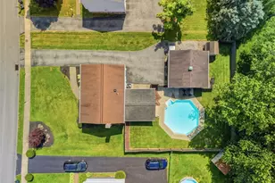 320 Sunridge Dr, Economy, PA 15042 - Photo 4