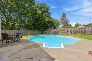 320 Sunridge Dr, Economy, PA 15042 - Photo 32