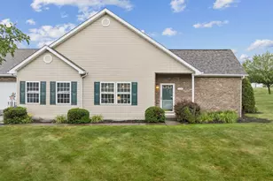 113 Clearwater Dr, Ellwood City, PA 16117 - Photo 2