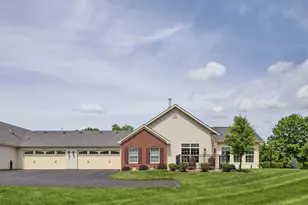 6153 Heatherfield Ct, Lancaster Township, PA 16037 - Photo 4