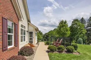6153 Heatherfield Ct, Lancaster Township, PA 16037 - Photo 6