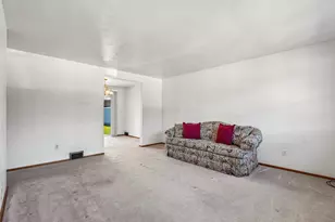 128 Louis Dr, Stowe Township, PA 15136 - Photo 6