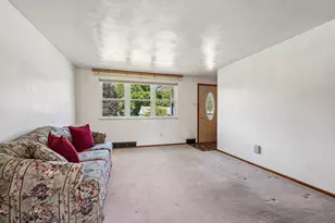 128 Louis Dr, Stowe Township, PA 15136 - Photo 4