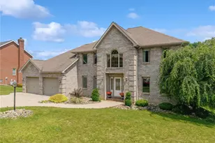 809 Rembrandt Cir, Hempfield Township, PA 15642 - Photo 2