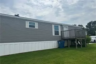 544 Renee Cir, Mount Pleasant Township, PA 15666 - Photo 2
