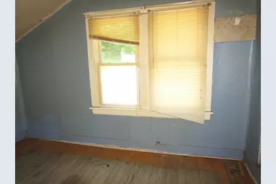 215 Patterson Ave, Bridgeville, PA 15017 - Photo 18