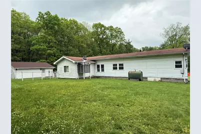 553 Seward St, Saint Clair Township, PA 15954 - Photo 4