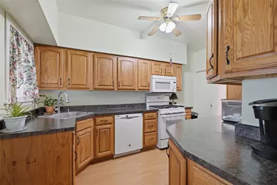 145 Jefferson Ave, Vandergrift, PA 15690 - Photo 6