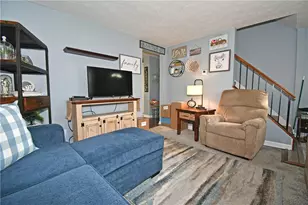 402 Hickory Cir, Canonsburg, PA 15317 - Photo 4