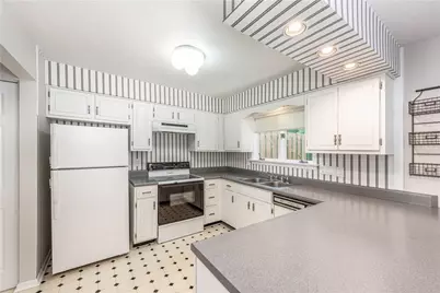 2705 Bingham Dr, Pittsburgh, PA 15241 - Photo 10