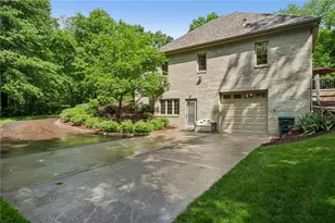406 Settlers Village Cir, Cranberry Township, PA 16066 - Photo 4