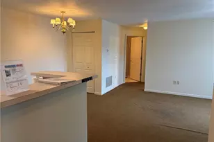 2106 Lenox Dr, Bethel Park, PA 15102 - Photo 8
