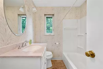 3229 Arapahoe Rd, Bethel Park, PA 15241 - Photo 18