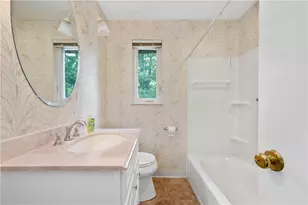 3229 Arapahoe Rd, Bethel Park, PA 15241 - Photo 18