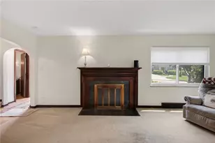 212 E Muntz, Butler, PA 16001 - Photo 6