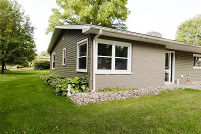 809 E Pine St, Grove City Boro, PA 16127 - Photo 2