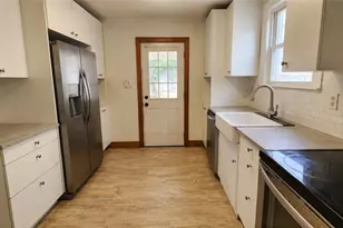 2201 Delaware Ave, New Castle, PA 16105 - Photo 14
