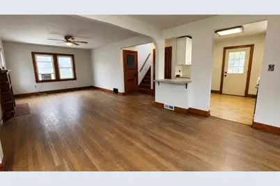 2201 Delaware Ave, New Castle, PA 16105 - Photo 12
